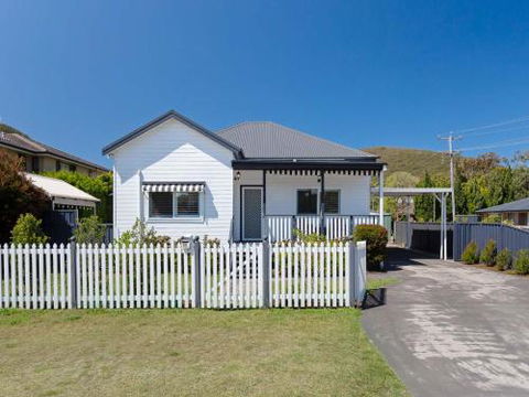 Escape To The Cottage 68 Tomaree Rd Boat Parking & WIFI - Tourism Caloundra 0