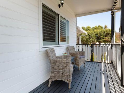 Escape To The Cottage 68 Tomaree Rd Boat Parking & WIFI - Tourism Caloundra 2
