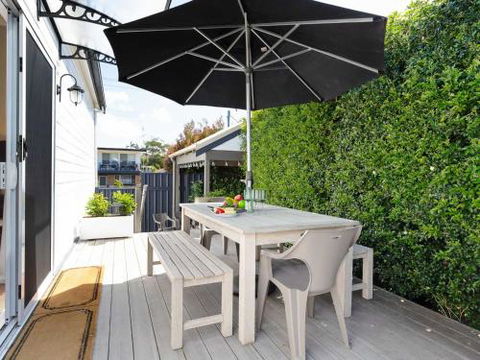 Escape To The Cottage 68 Tomaree Rd Boat Parking & WIFI - Tourism Caloundra 5