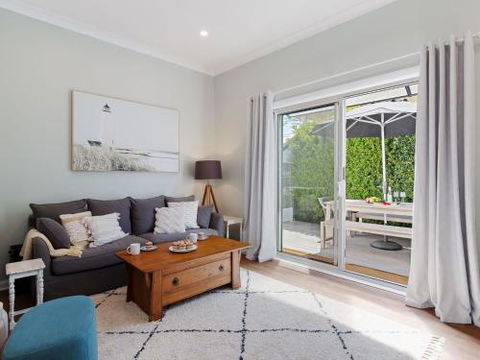 Escape To The Cottage 68 Tomaree Rd Boat Parking & WIFI - Tourism Caloundra 4