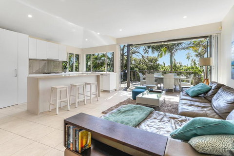 The Peachy Life Sunshine Beach - Tourism Caloundra 3