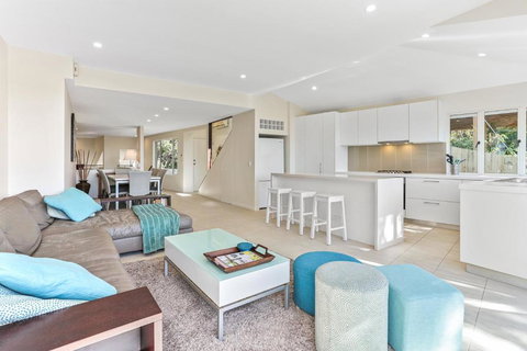 The Peachy Life Sunshine Beach - Tourism Caloundra 1