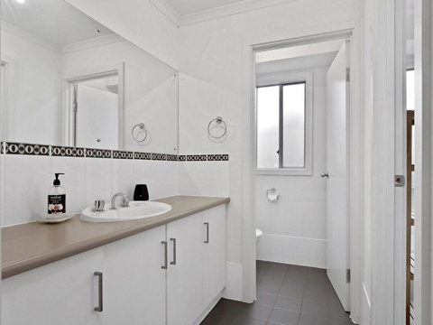 Beach Fun 11 Broadbeach Drive - Tourism Caloundra 2