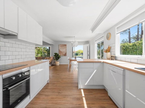 Kendall Cres 49 Burrill Lake - Tourism Caloundra 1