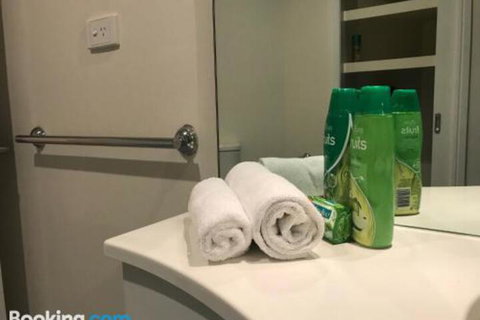 Townsville Strand Lighthouse Apartment 3 - Tourism Caloundra 2