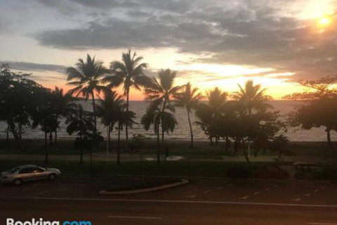Townsville Strand Lighthouse Apartment 3 - Tourism Caloundra 1