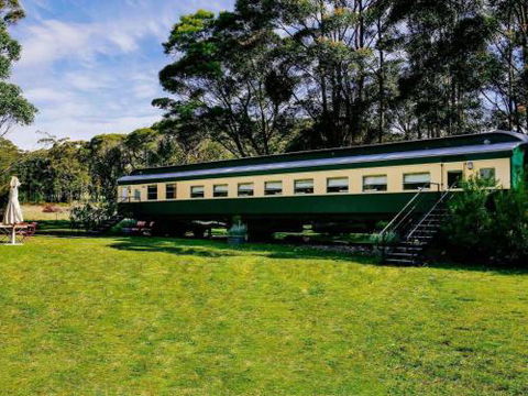 THE ANGAS CARRIAGE Alpine Southern Highlands 4pm Check Out On Sundays - Tourism Caloundra 0