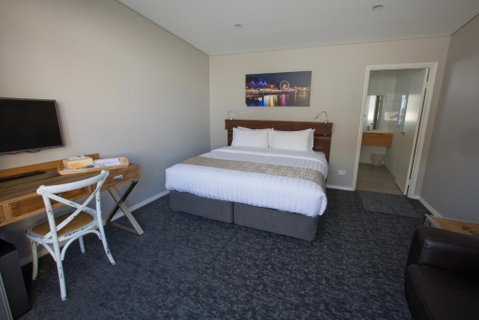 Maand Up - Tourism Caloundra 1