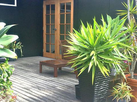 Writers Loft Erowal Bay 4pm Check Out Sundays - Tourism Caloundra 4