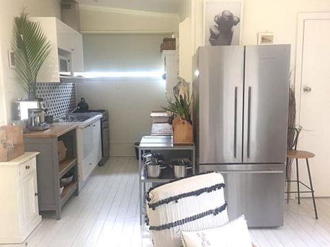 Writers Loft Erowal Bay 4pm Check Out Sundays - Tourism Caloundra 3