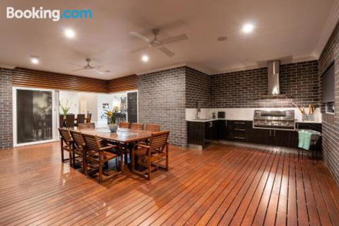 Wentworth Estate 5 Bedroom Luxury Home Sleeps 12 - Tourism Caloundra 5