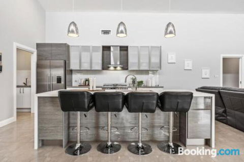 Wentworth Estate 5 Bedroom Luxury Home Sleeps 12 - Tourism Caloundra 2