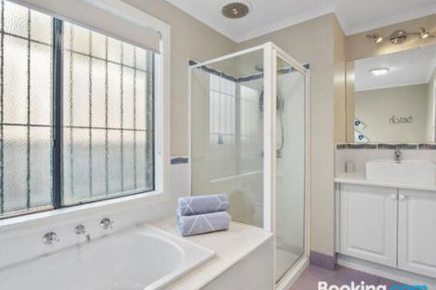 Rye Poolside Escape - Tourism Caloundra 1