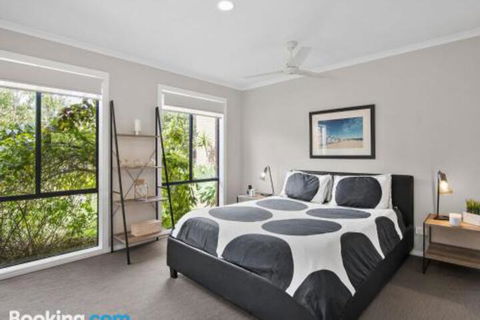 Rye Poolside Escape - Tourism Caloundra 5