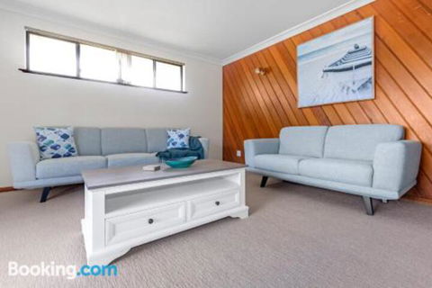 Stingray Shores Your Riverside Escape - Tourism Caloundra 2