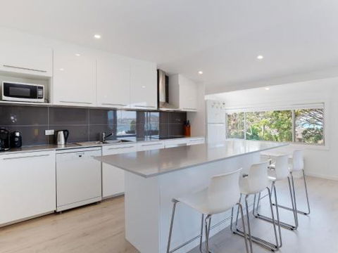 Blue Waters 7 Cook St. Pet Friendly & Water Views - Tourism Caloundra 6