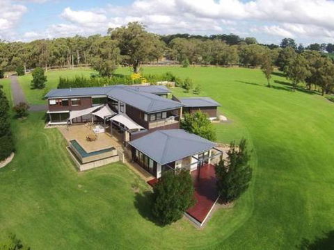 ALPINE LODGE Alpine Southern Highlands 4pm Check Out Sundays - Tourism Caloundra 4
