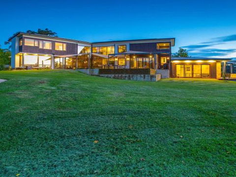 ALPINE LODGE Alpine Southern Highlands 4pm Check Out Sundays - Tourism Caloundra 0