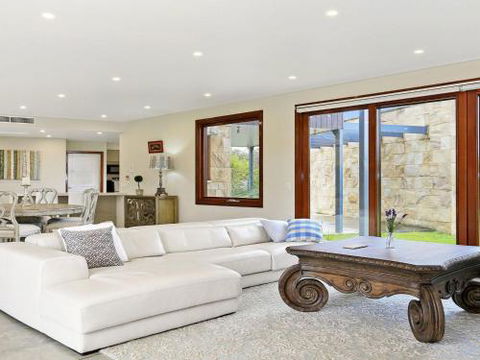 ALPINE LODGE Alpine Southern Highlands 4pm Check Out Sundays - Tourism Caloundra 5