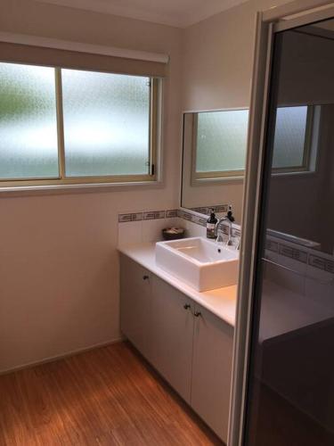 1 Tecoma Avenue Sandy Point - Tourism Caloundra 3