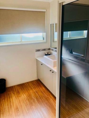 1 Tecoma Avenue Sandy Point - Tourism Caloundra 2