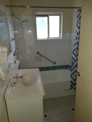 Blue Mountain Motel - Tourism Caloundra 4