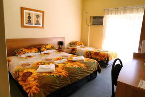 Blue Mountain Motel - Tourism Caloundra 0