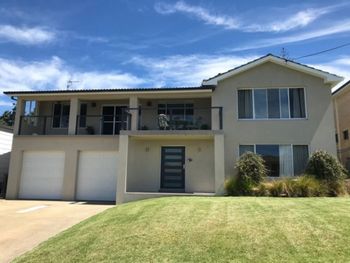 Ocean House At Mollymook - Tourism Caloundra 0