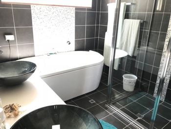 Ocean House At Mollymook - Tourism Caloundra 3