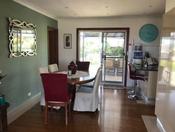 Ocean House At Mollymook - Tourism Caloundra 5