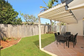 Oomoo 27a - Tourism Caloundra 2