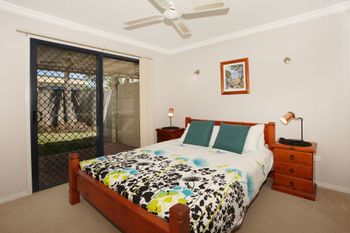 Oomoo 27a - Tourism Caloundra 3
