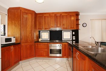 Oomoo 27a - Tourism Caloundra 4