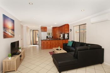 Oomoo 27a - Tourism Caloundra 5