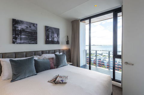 R Hotel Geelong - Tourism Caloundra 3