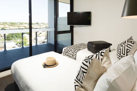 R Hotel Geelong - Tourism Caloundra 2