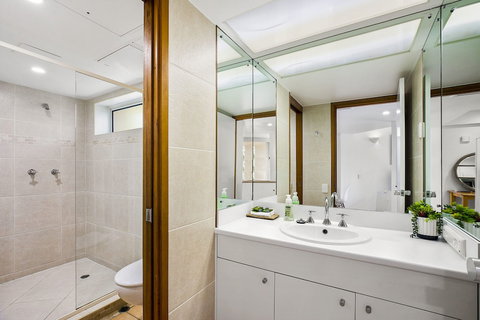 Garden Penthouse Netanya - Tourism Caloundra 4