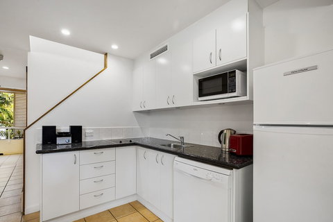 Garden Penthouse Netanya - Tourism Caloundra 2