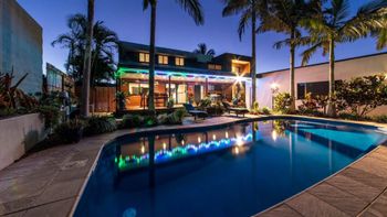 Shute Thru - Tourism Caloundra 0