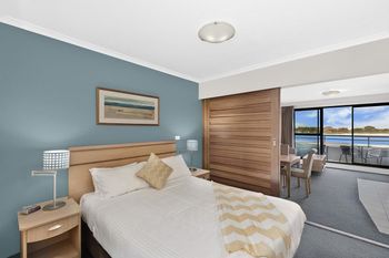The Oak Room 106 - Tourism Caloundra 1