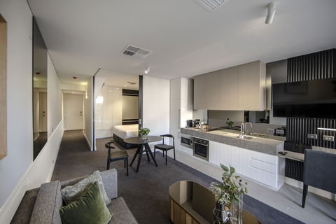 Majestic M Suites - Tourism Caloundra 4