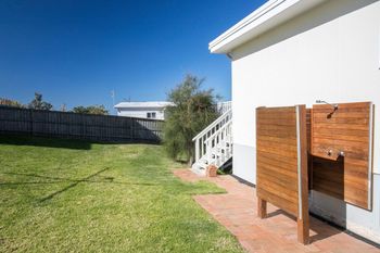 Toms Beach House - Tourism Caloundra 3