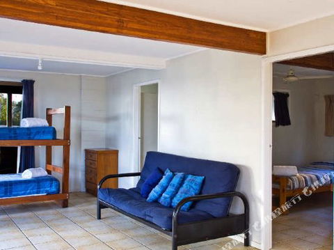 1770 Beach Accommodation Elliot Lodge - Tourism Caloundra 4