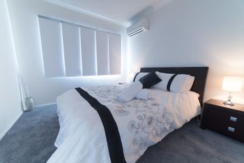 1 Bedroom Gold Coast Beachside Apt W AC + Parking - Tourism Caloundra 2