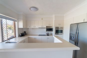 1 Bedroom Gold Coast Beachside Apt W AC + Parking - Tourism Caloundra 1
