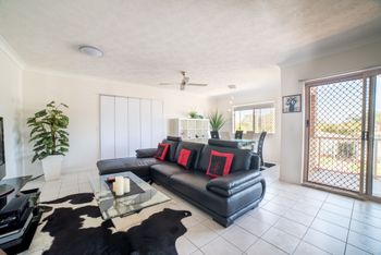 1 Bedroom Gold Coast Beachside Apt W AC + Parking - Tourism Caloundra 3