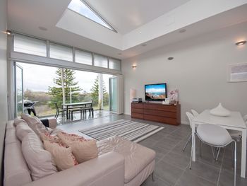 Boat Harbour Holiday 10 Noamunga Street - Tourism Caloundra 5