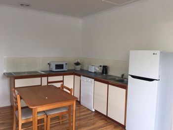 Nutgrove Beach Studio Apartment - Tourism Caloundra 4