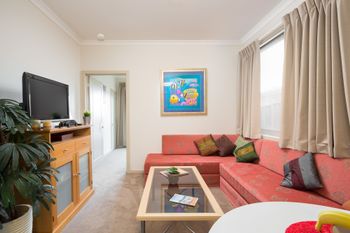 The Executive B & B - Tourism Caloundra 0