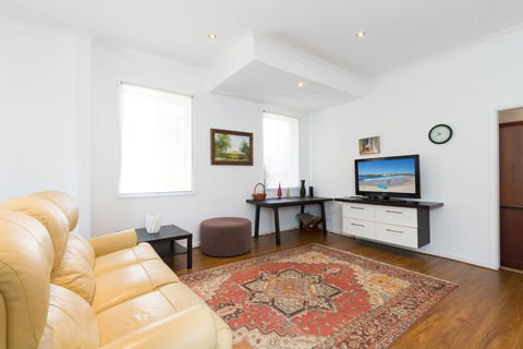 Pelicanstay Holiday Home Bondi Beach - Tourism Caloundra 1